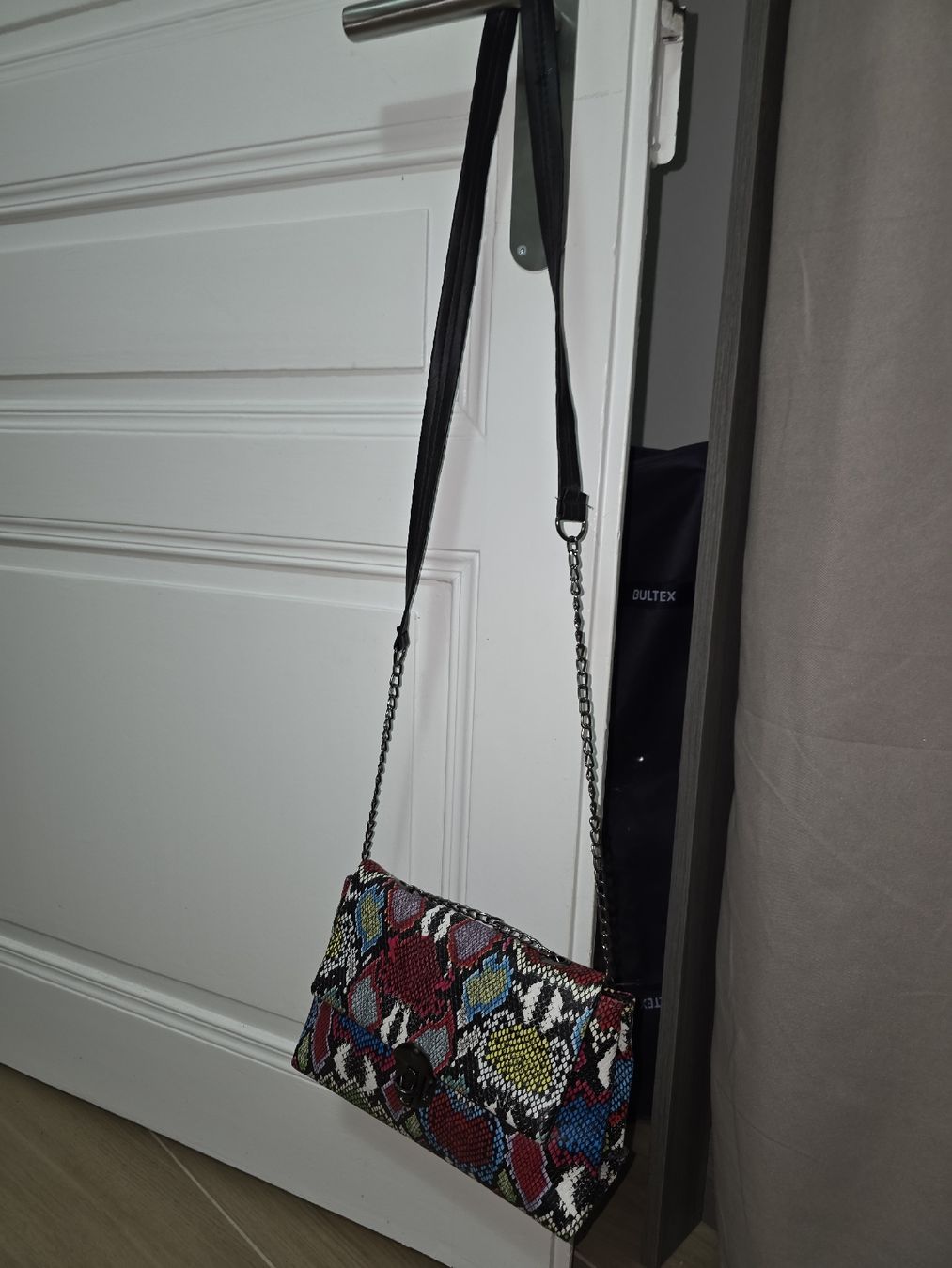 Borse da donna: MINI SAC BANDOULIÈRE Effet Python Multicolore – Nuovo (secondo la descrizione) da Travers venduto da adr_qyj5 3