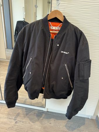 Off white bomber M black
