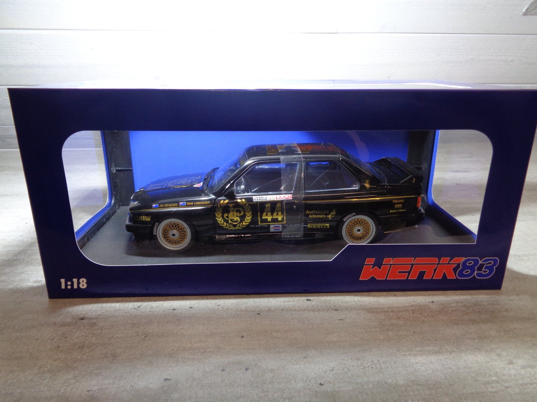 BMW Modellini d'auto: Werk83 1:18 Circuit BMW M3 E30 Bathurst 1987 – Nuovo e nell'imballaggio originale da Reconvilier venduto da rallycar 1