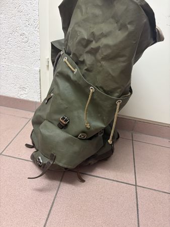 Rucksack Militär Grün Lederriemen verstellbar guter Zustand