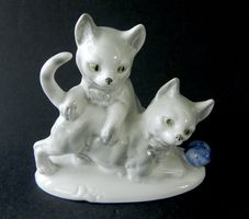Porzellan Figur mit zwei Katzen von Gräfenthal