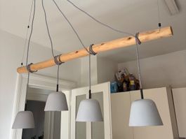 Moderne Hängelampe / Pendelleuchte mit 4 Lampenschirmen