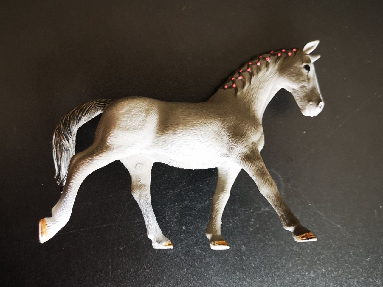 Schleich Spielzeuge: Schönes Schleich Pferd mit silbernen Hufen – Gebraucht aus Liestal von Gitterli01 1