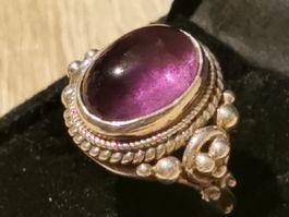 Damen Silber 925 Ring mit Amethyst Cabochon.