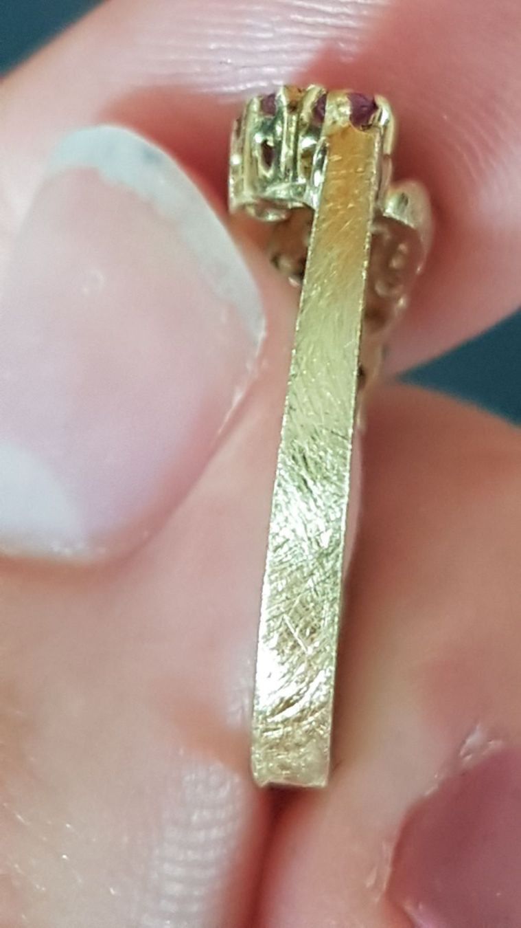 Bagues: Schöner Goldring mit 9 Rubinen – Neuf (Voir description) à Unterägeri par Altgoldschmuck 2