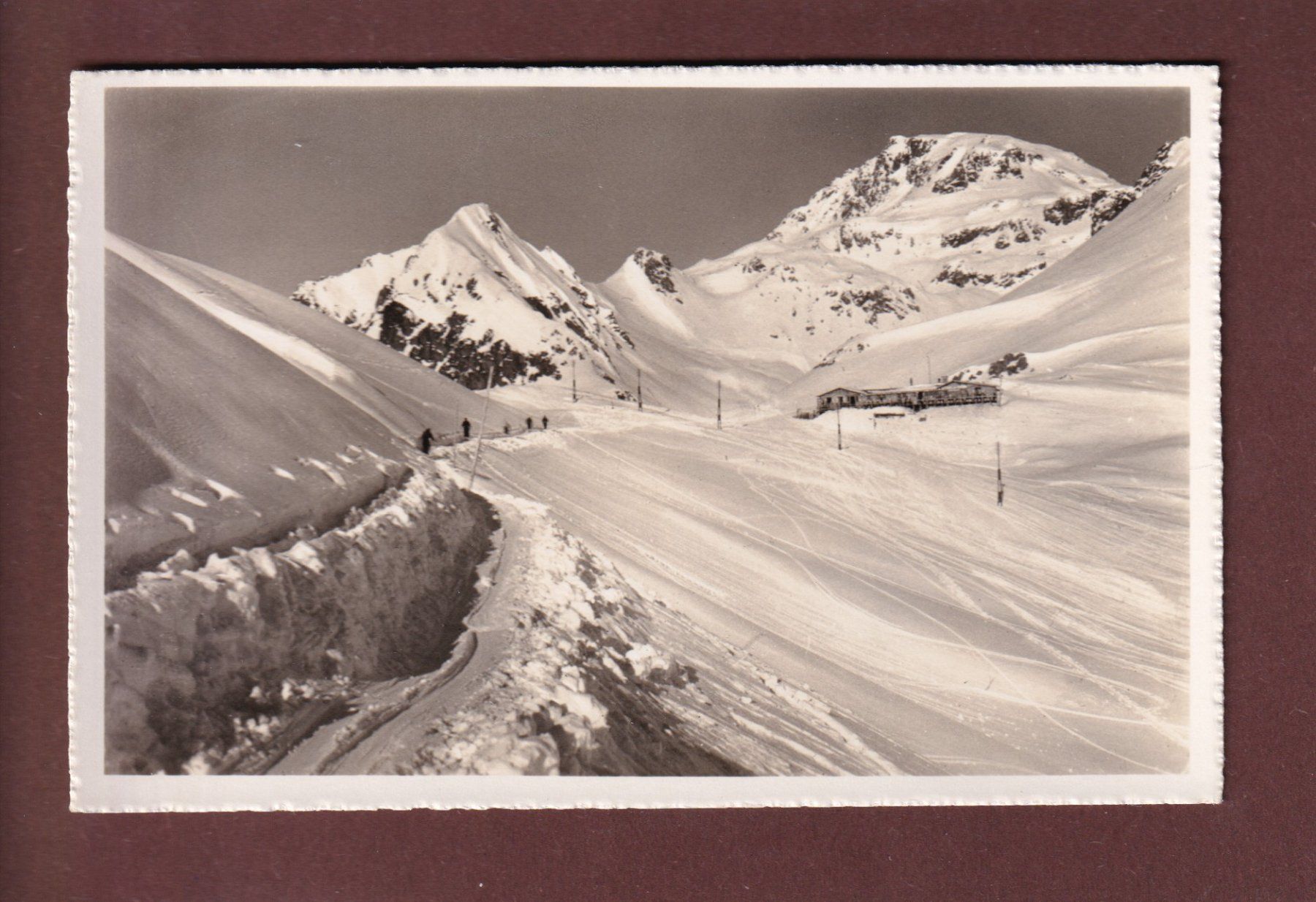 Cartoline postali: DAVOS - Berghaus Strelapass – Usato da Pully venduto da nicecards