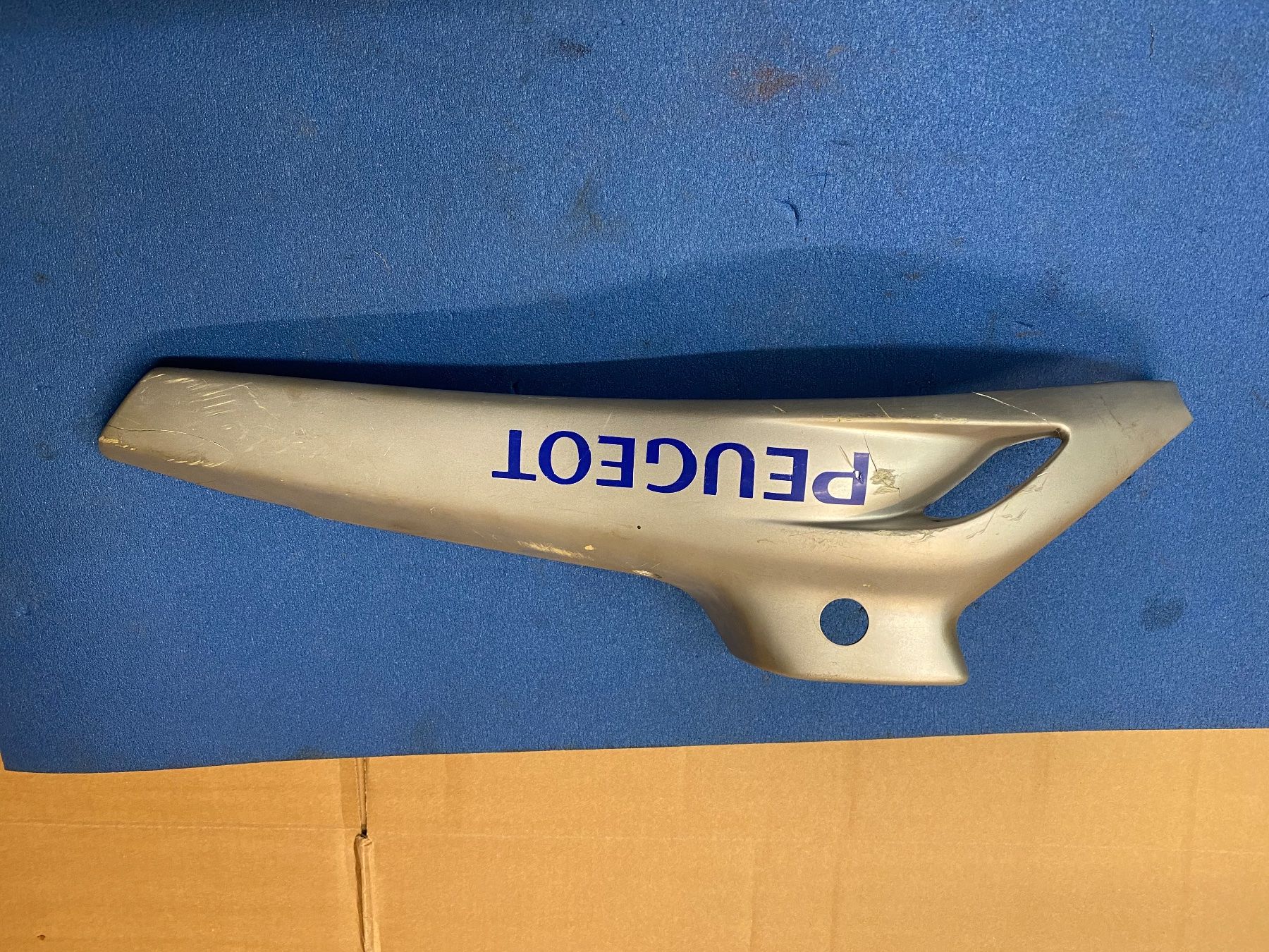 Peugeot Parti ricambio per ciclomotori: Peugeot spx cache plastique – Usato da Vevey venduto da Chupita-met
