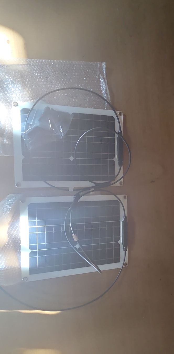Panneaux solaires: Solarpanel Set 2 Stück – Neuf (Voir description) à Wettingen par DonRicardos