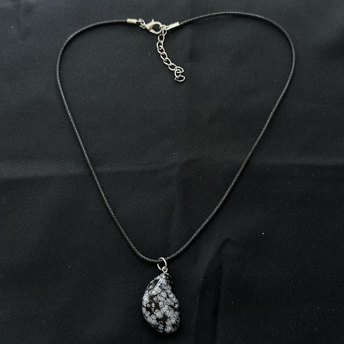 Catenine: Obsidian Medaillon Halskette – Usato da Givisiez venduto da dor_xb9k