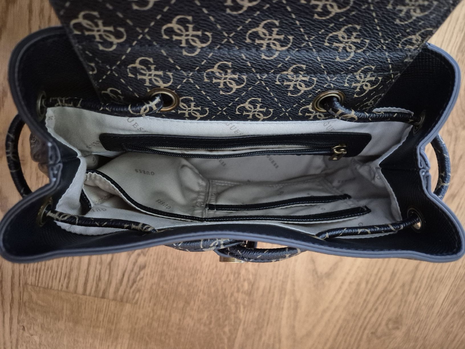 Guess Zaini: Guess Rucksack (Tasche) – Usato da Affoltern am Albis venduto da Minicola 3