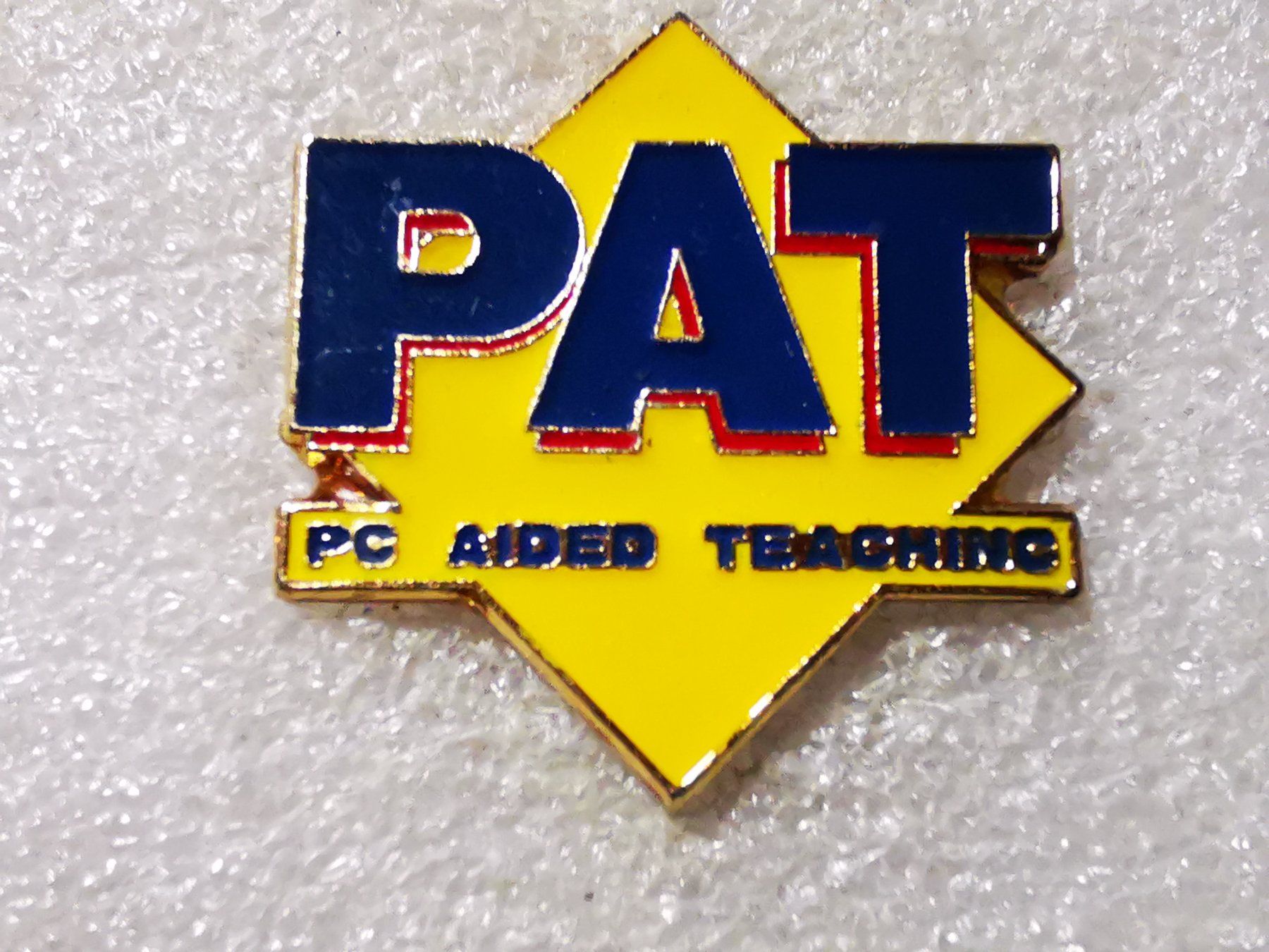 Placchette & Badge: Ansteckpin 81: PAT – Usato da Oppligen venduto da Pin-Fall-Shop