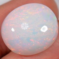 21.9 Karat - Grosser Ovaler Äthiopischer Welo Opal Mit Rot