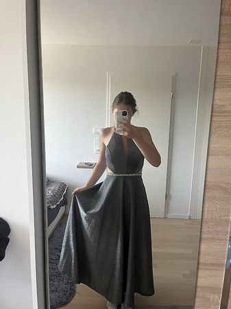 Robe de bal / cérémonie grise avec paillettes, Élégante