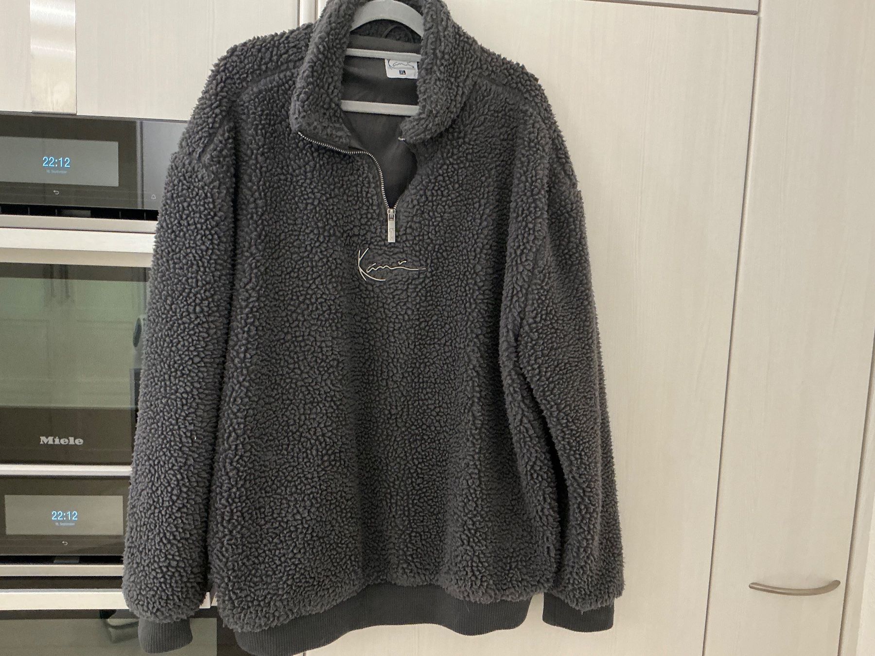 Pullover & Sweatshirts: Karl Kani Teddy Fleece Pullover Grau, Grösse XL – Gebraucht aus Würenlos von Chicca2004