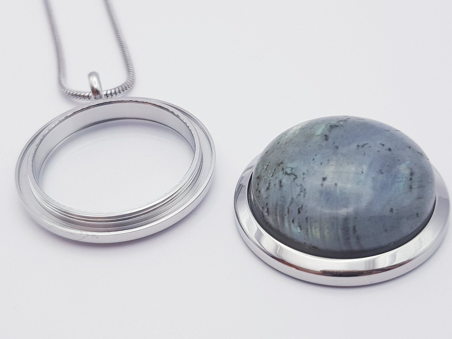 Ciondoli: Medaillon befüllbar 30mm - Labradorit – Nuovo e nell'imballaggio originale da Menziken venduto da Zyropa 2