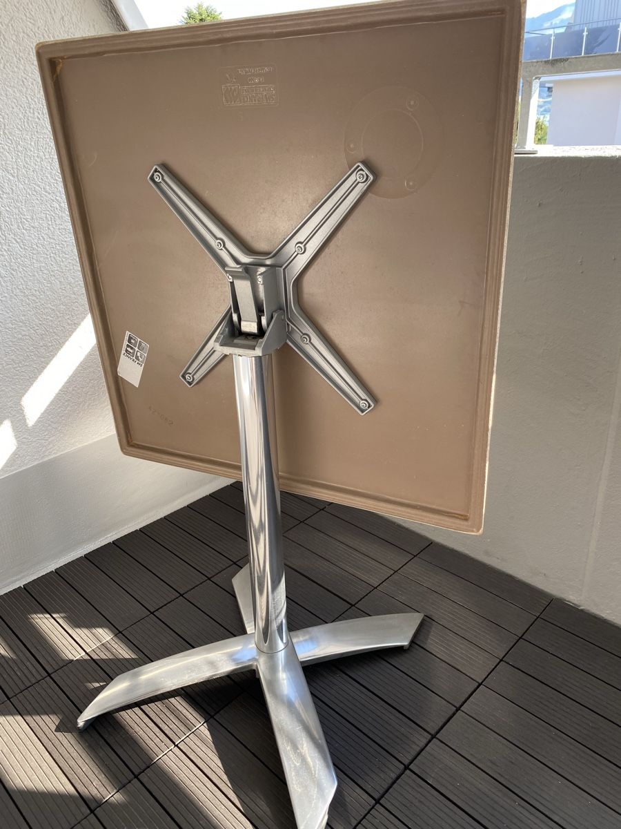Tables: Gartentisch Balkontisch – D'occasion à Rapperswil SG par Hubeli 1