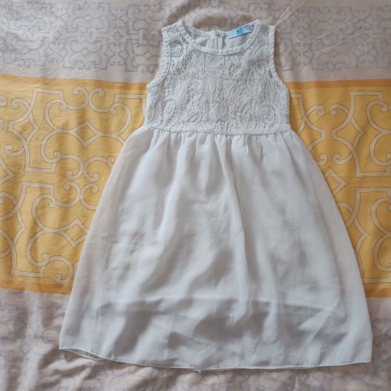 Vestiti & Gonne: Festliches Kleid Mädchen Gr. 130 – Usato da Emmetten venduto da Hornberger