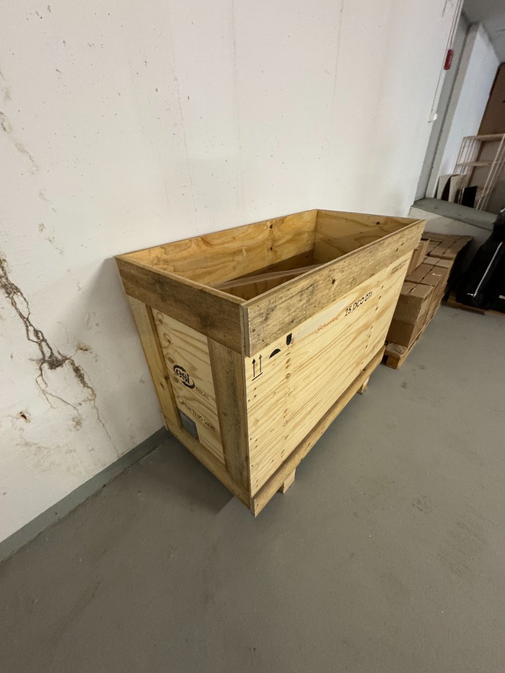 Casse di trasporto: Heavy-Duty Custom Shipping Crate – Usato da Luzern venduto da Antiquesonline 5