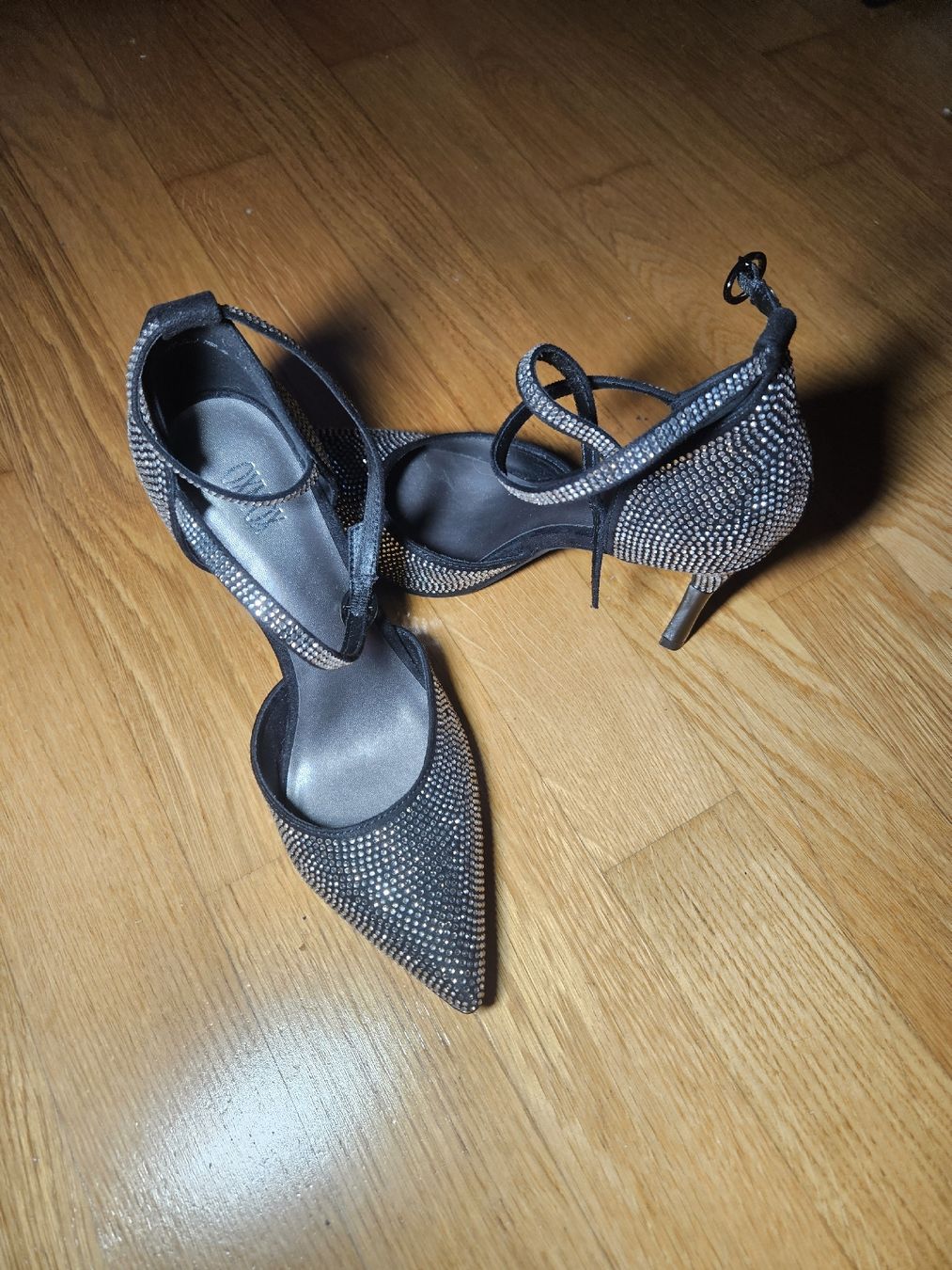 Scarpe da donna: Schwarze Glitzer Pumps, Gr. 37 – Nuovo (secondo la descrizione) da Burgdorf venduto da ros_6j9d