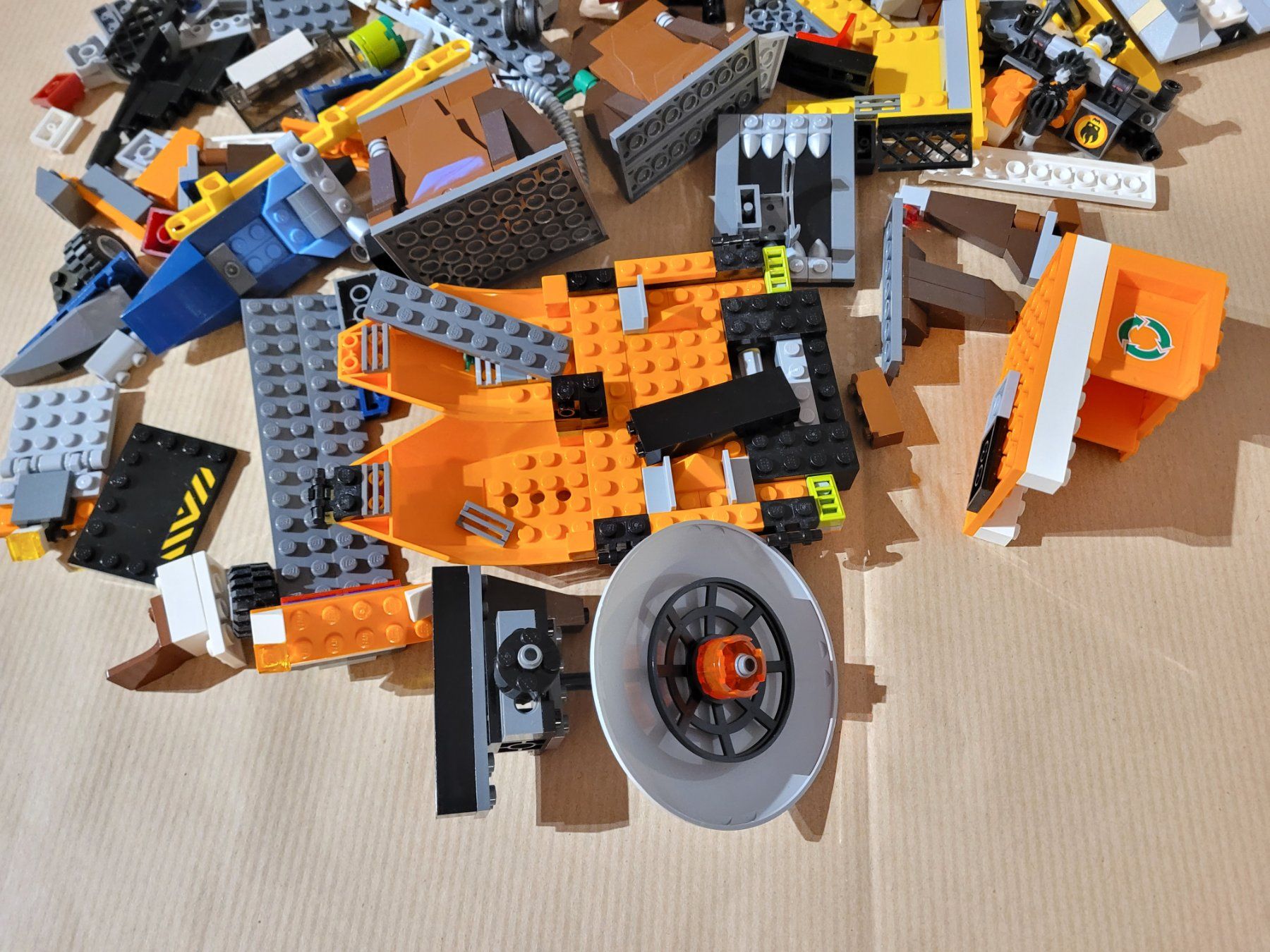Lego Kit di costruzioni: Lot de Lego city, Star Wars etc – Usato da La Tour-de-Peilz venduto da estelle69 2