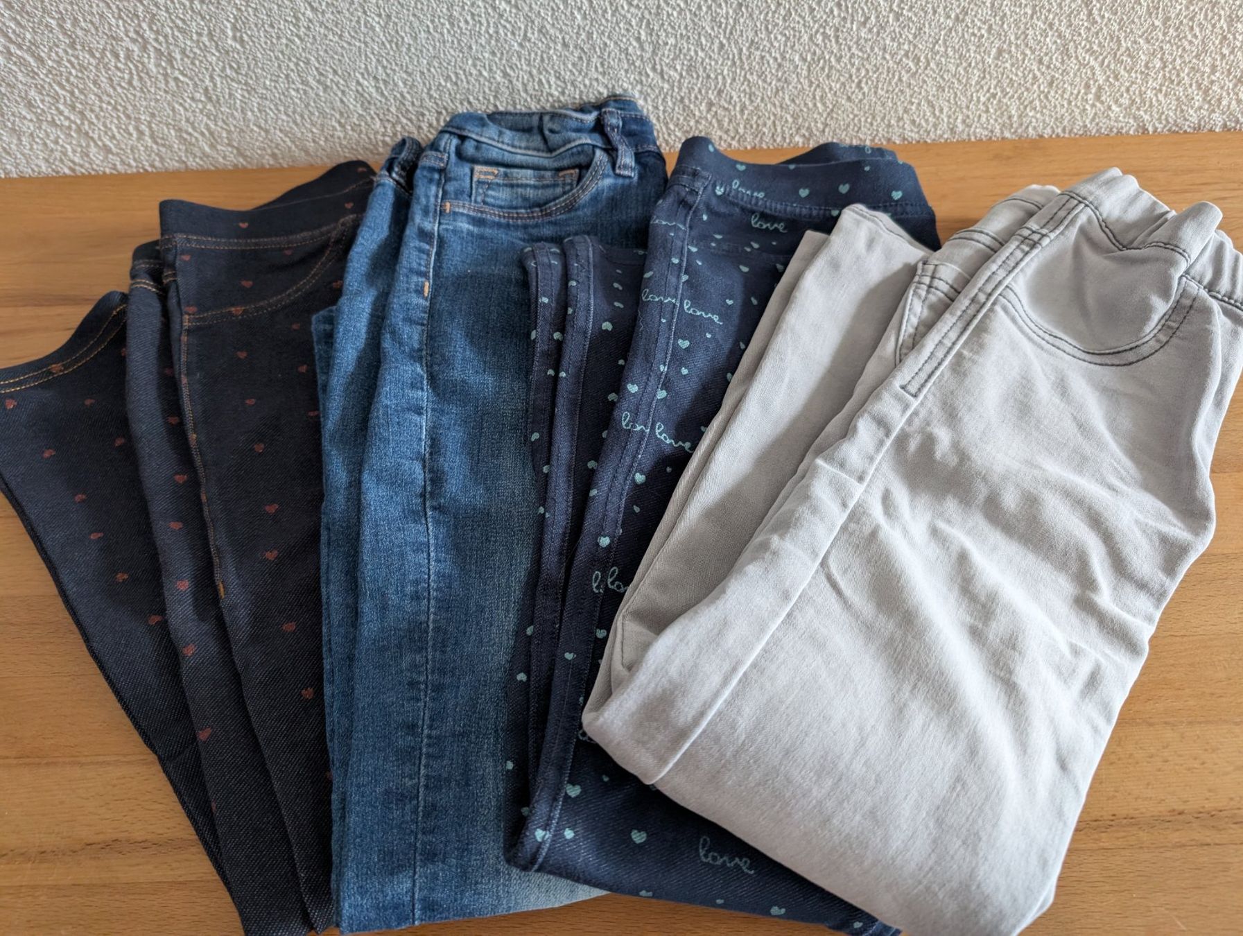 Lotti & Set di vestiti: Kleiderpaket Mädchen Gr. 128/134 – Usato da Albinen venduto da otiliav 1