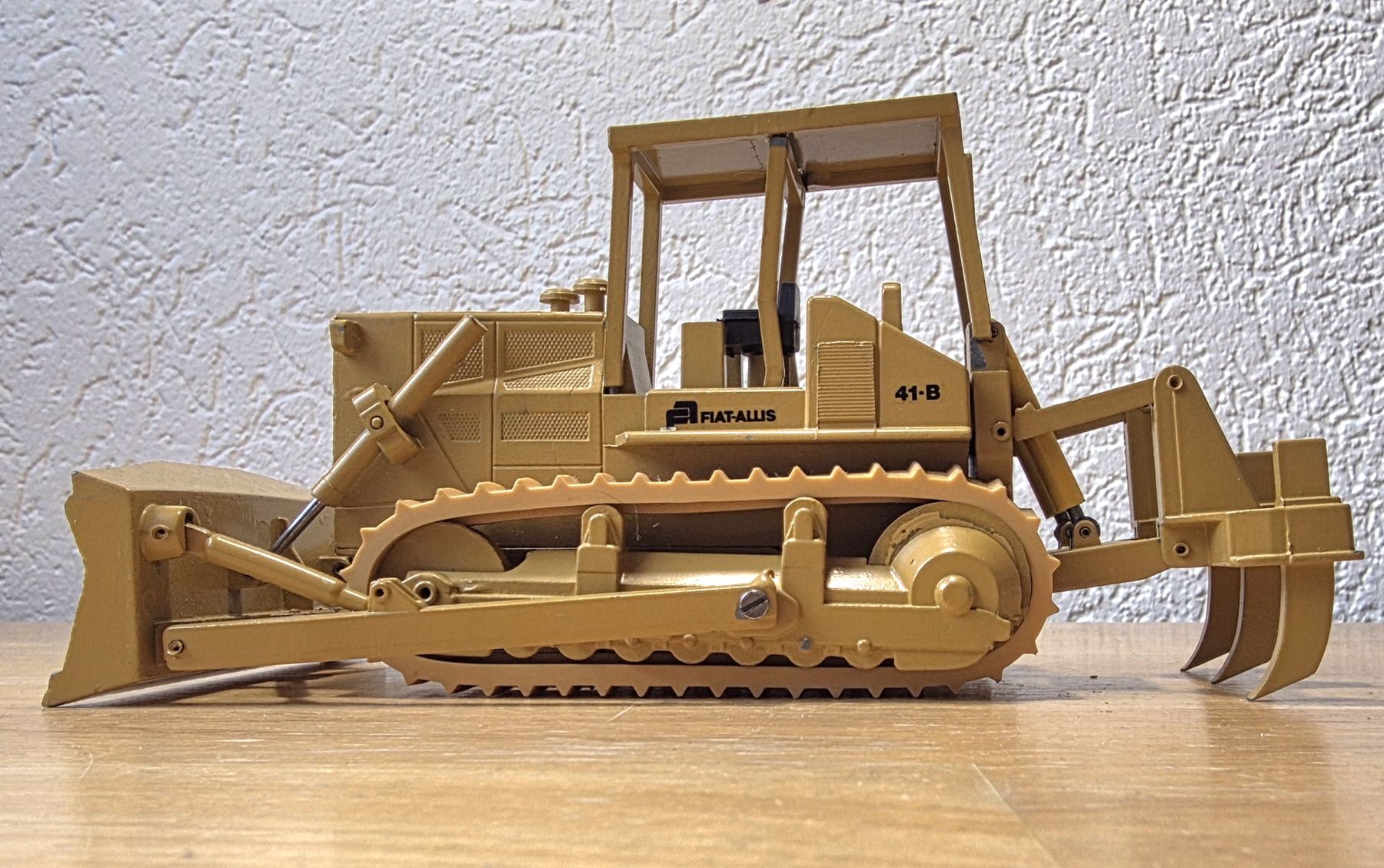 Modellbausätze & Standmodelle: Fiat Allis 41-B Planierraupe, Sammlermodell – Gebraucht aus Männedorf von Modellbau-wyss