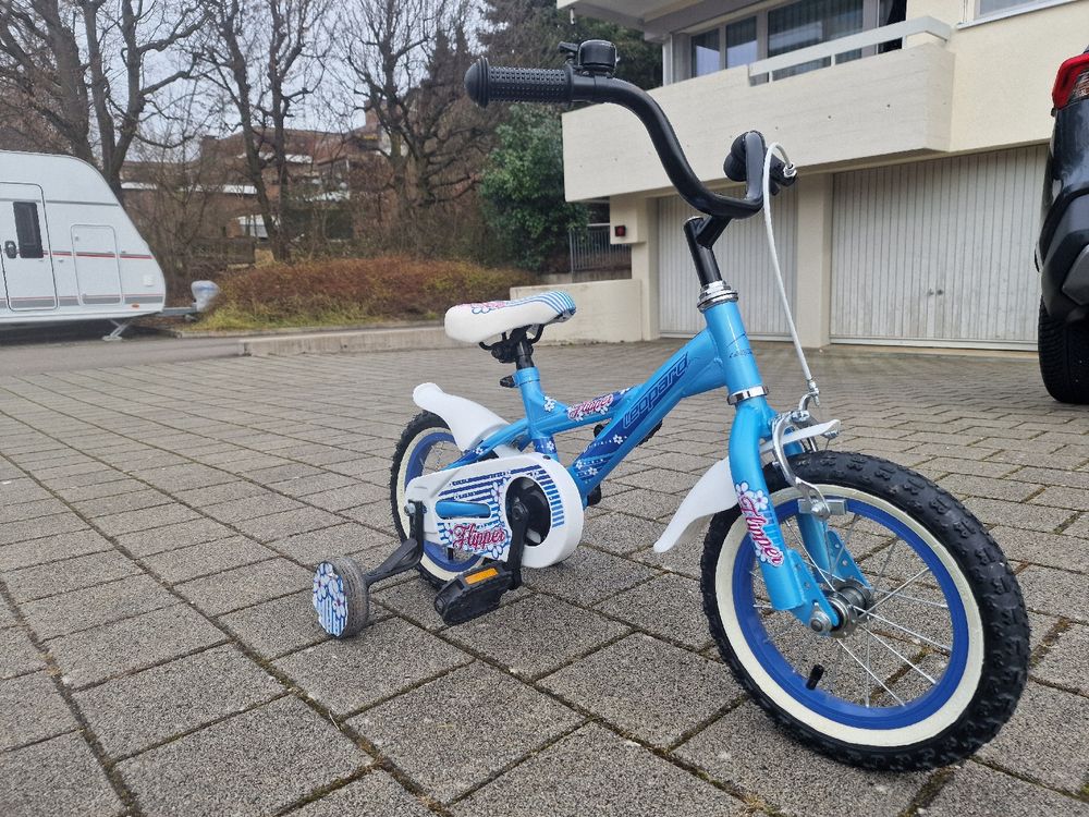 Vélos: Mädchenvelo 12 Zoll, Candy Flipper, blau weiss, top Zustand – D'occasion à Therwil par Buza 1