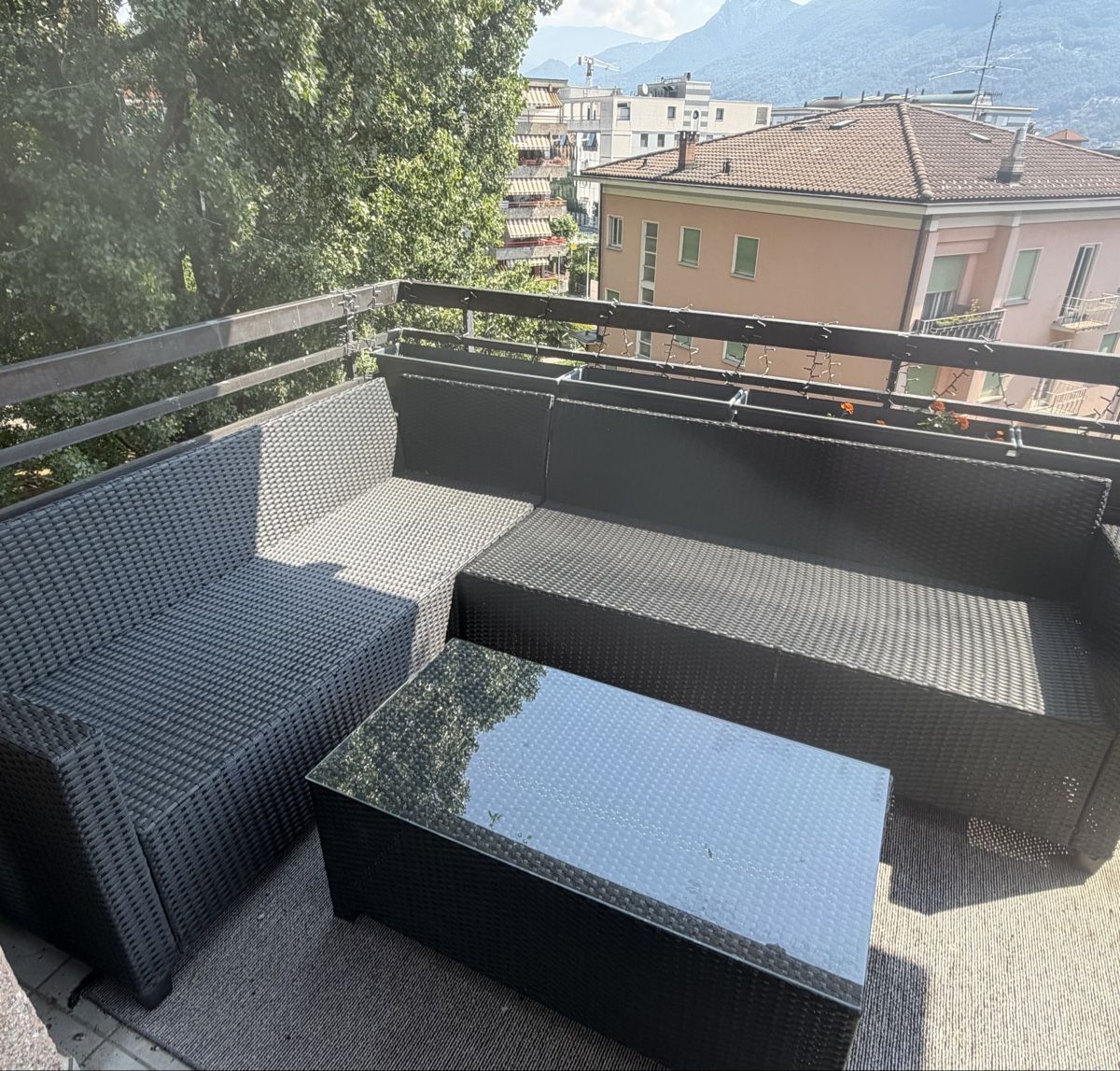 Conforama Set di tavolo e panche: Salotto giardino  – Usato da Massagno venduto da fat_h8v6