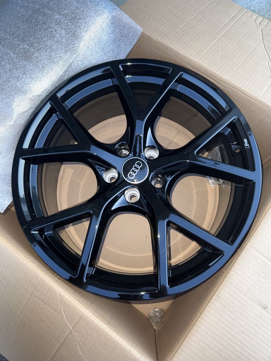 Audi Cerchioni: Jantes Audi rs3  – Nuovo (secondo la descrizione) da Crissier venduto da Rds2704