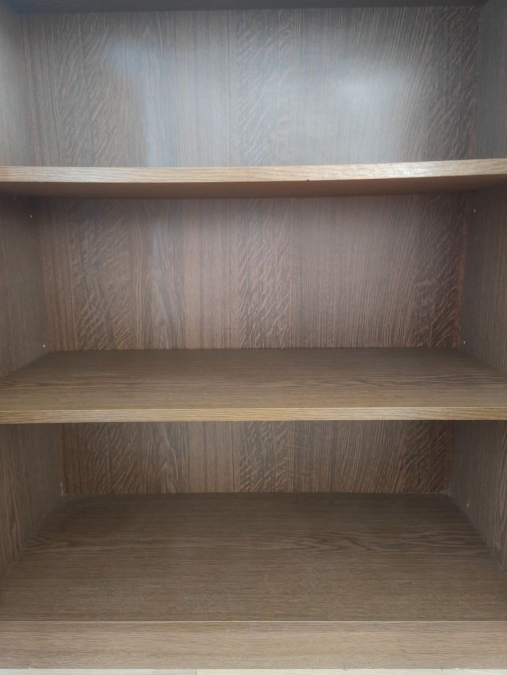 Vetrine: Wohnwand aus Holz mit Vitrine – Usato da Recherswil venduto da beawuethrich 1