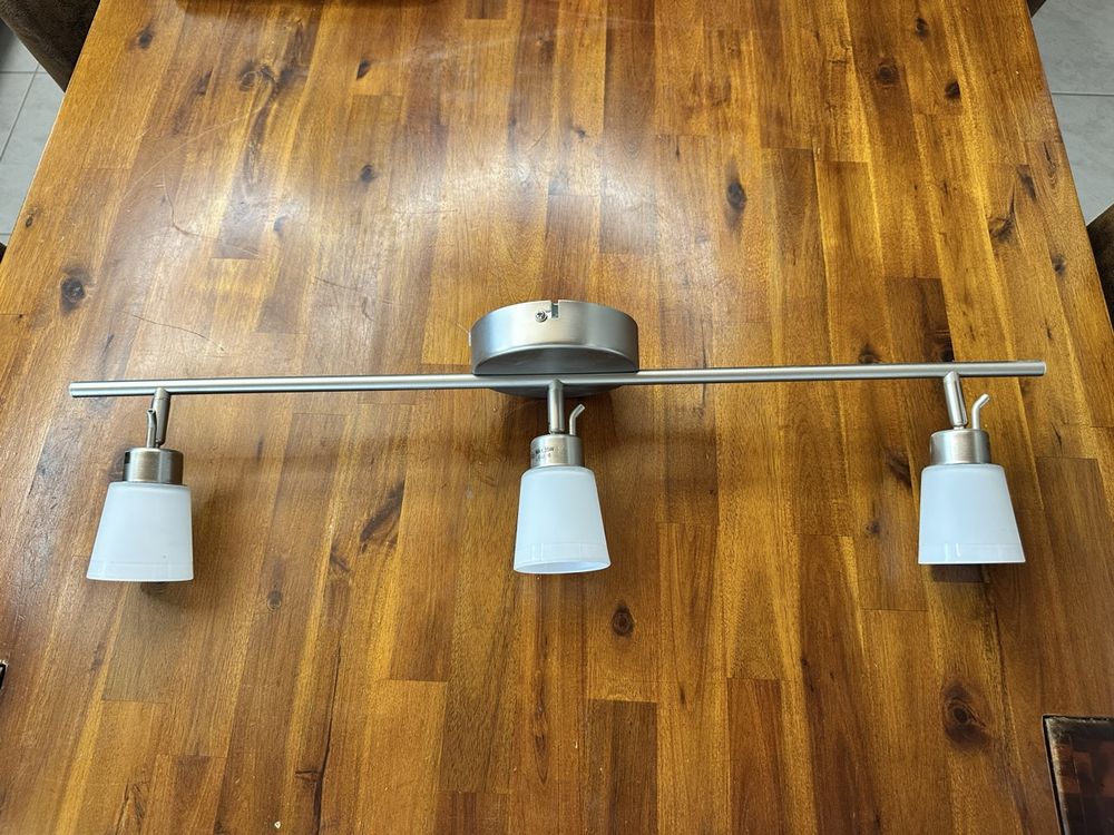 Ikea Lustres & lampes de plafonds: Deckenlampe mit drei Strahlern, Top Zustand, Metall – D'occasion à Zollbrück par Badi00 2