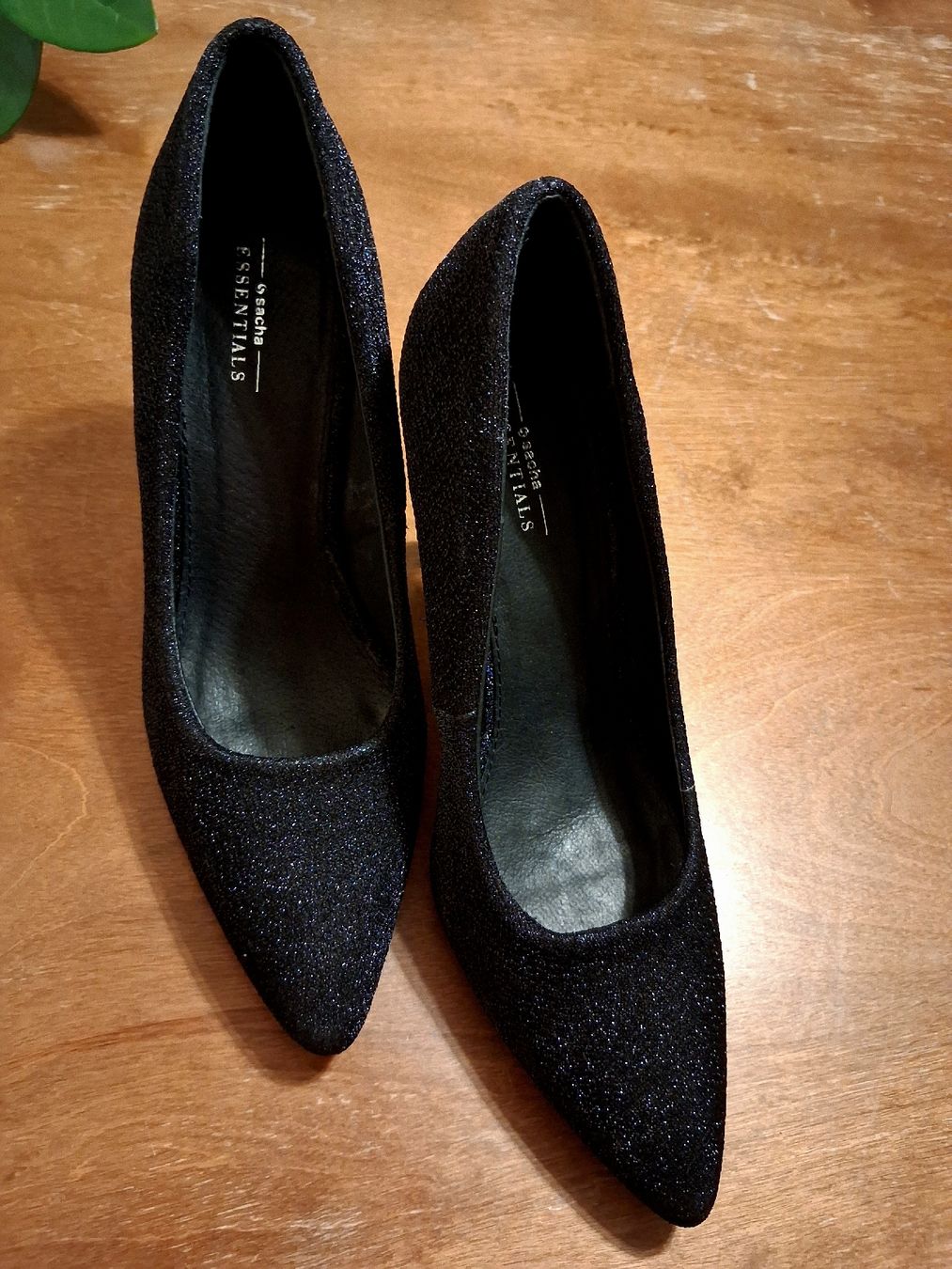 Scarpe da donna: Sacha Essentials Pumps schwarz Glitzer Grösse 37 – Nuovo (secondo la descrizione) da Tamins venduto da LisaMorpurgo 2