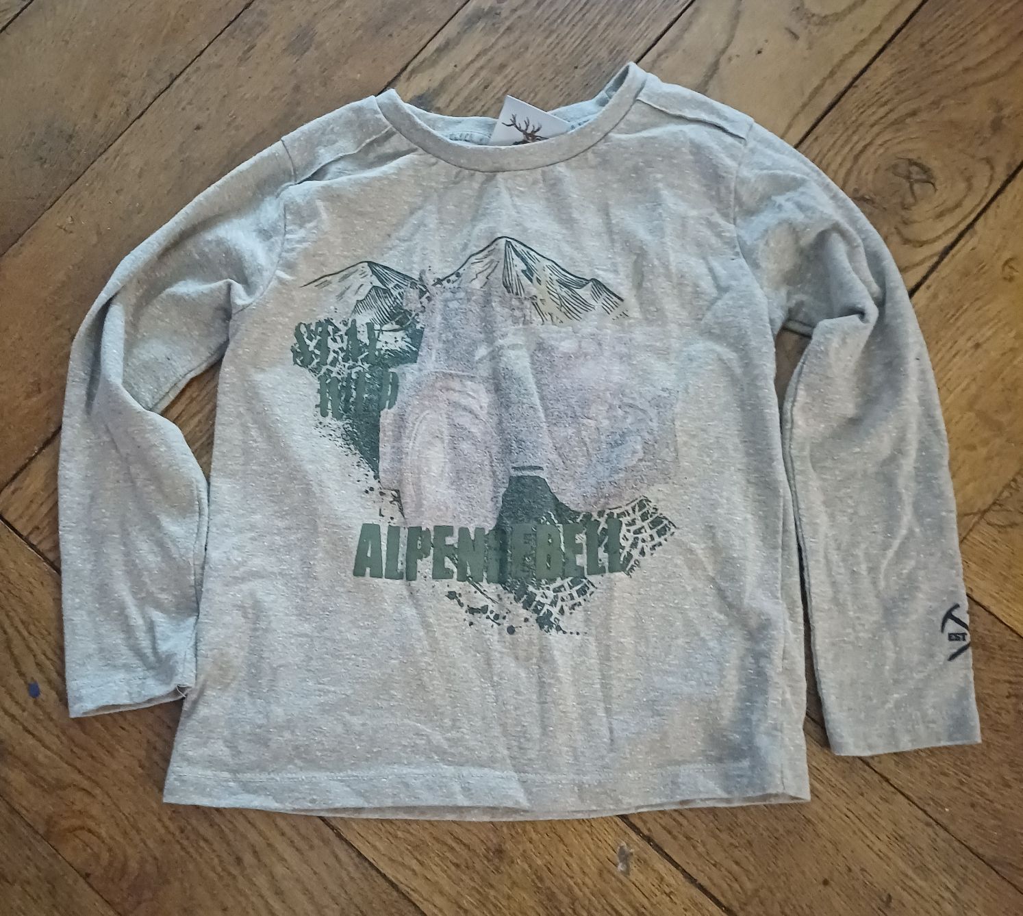 Pullover & Sweatshirts: Langarmshirt Grösse 116 von Bondi – Gebraucht aus Schönenwerd von pomodor