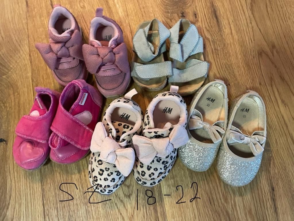 Chaussures garçon: Kleinkind Schuhe Gr. 18-22 – D'occasion à Uster par SWHY