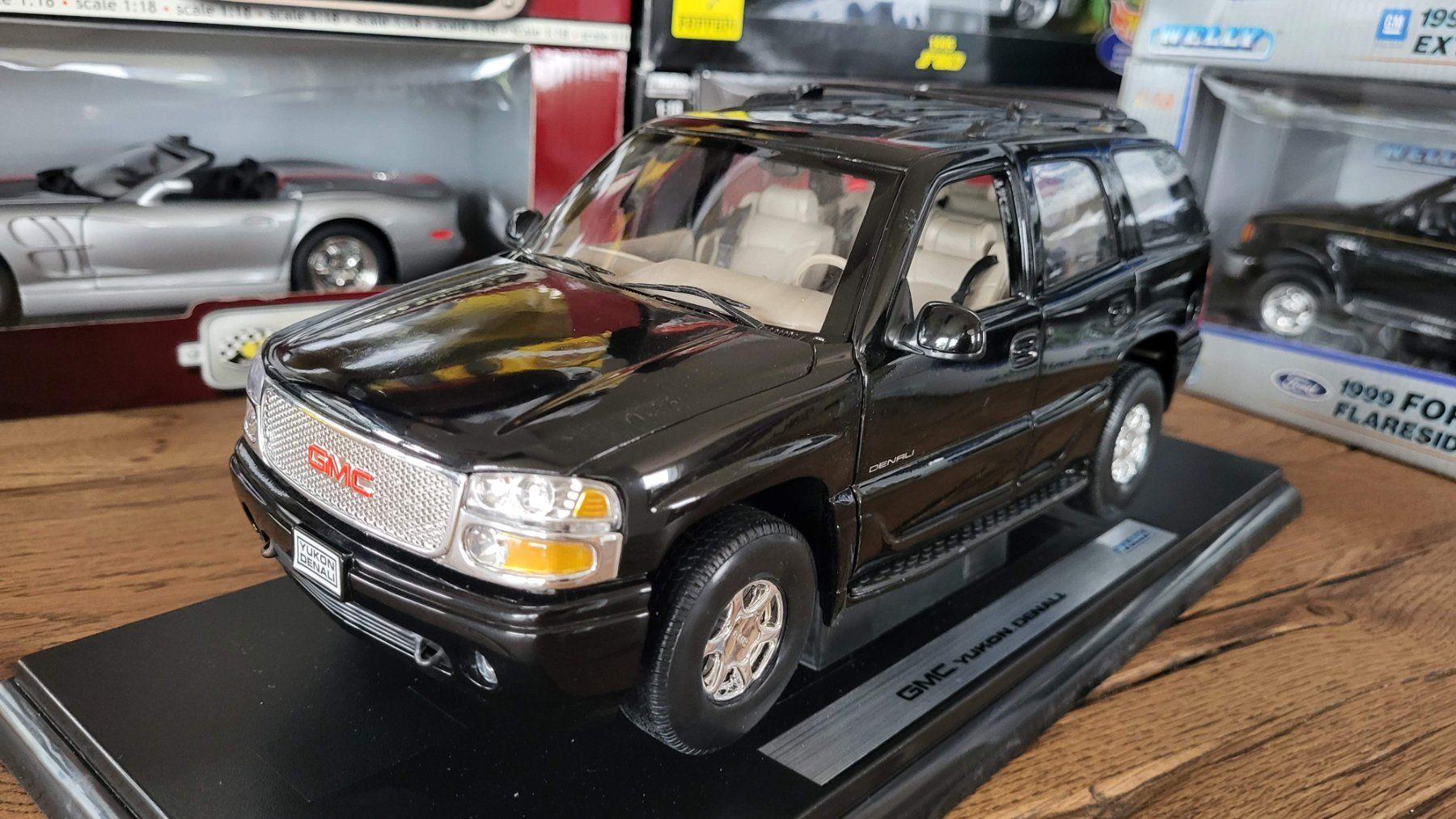 Welly Modellautos: GMC Yukon Denali 1:18 Welly – Gebraucht aus Rothrist von Juana5 1
