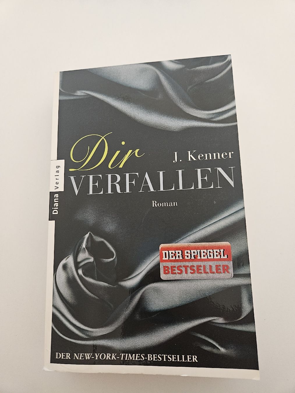 Bücher: Buch J. Kenner Dir Verfallen Roman – Gebraucht aus Wallenried von chr_t5c2