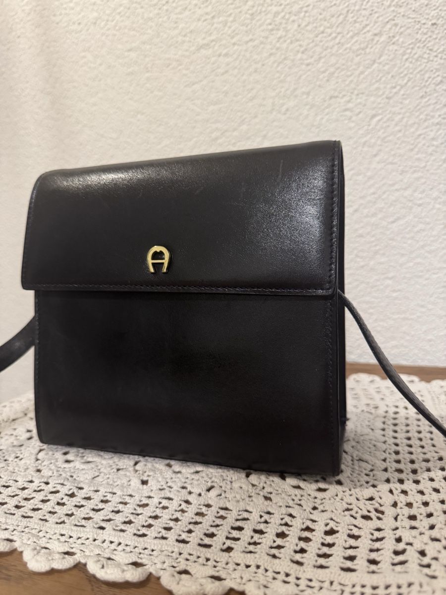 Aigner Taschen für Damen: Aigner Tasche Leder schwarz gebraucht – Gebraucht aus Reiden von ram_w7hf 1