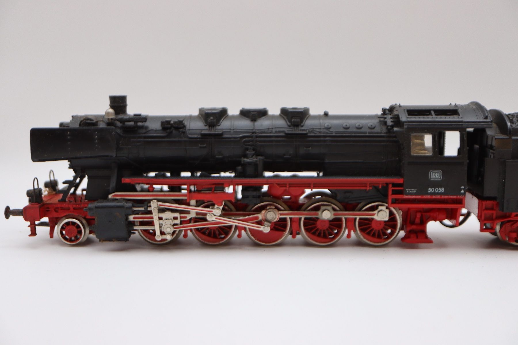 Fleischmann Modelleisenbahnen: Fleischmann H0 DB Dampflok BR 50 058 mit Tender – Gebraucht aus Zürich von KE-Sales 2