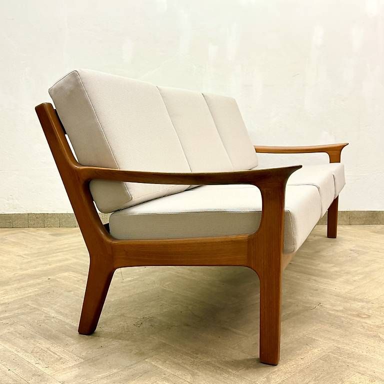 Divani: Mid Century teak 3er Sofa – Usato da basel venduto da futureforyesterday 3