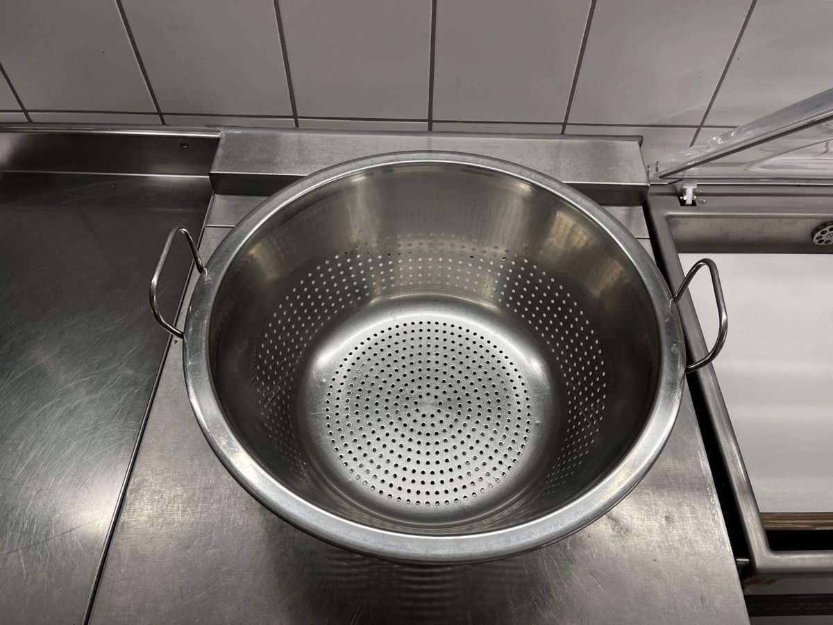 Elettrodomestici da cucina: Gastro Abtropf Sieb 44 cm Durchmesser  – Usato da Dittingen venduto da Cervolino77 1