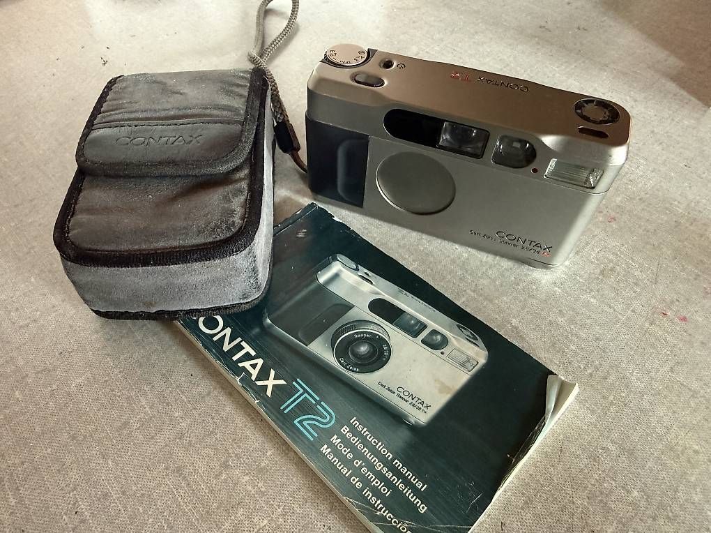 Fotocamera: Contax T2 Champagne Farbe Analog Kamera – Usato da Zürich venduto da Kaya08