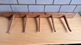Kleider-Aufhängung zu antikem Schrank (1), Garderobe