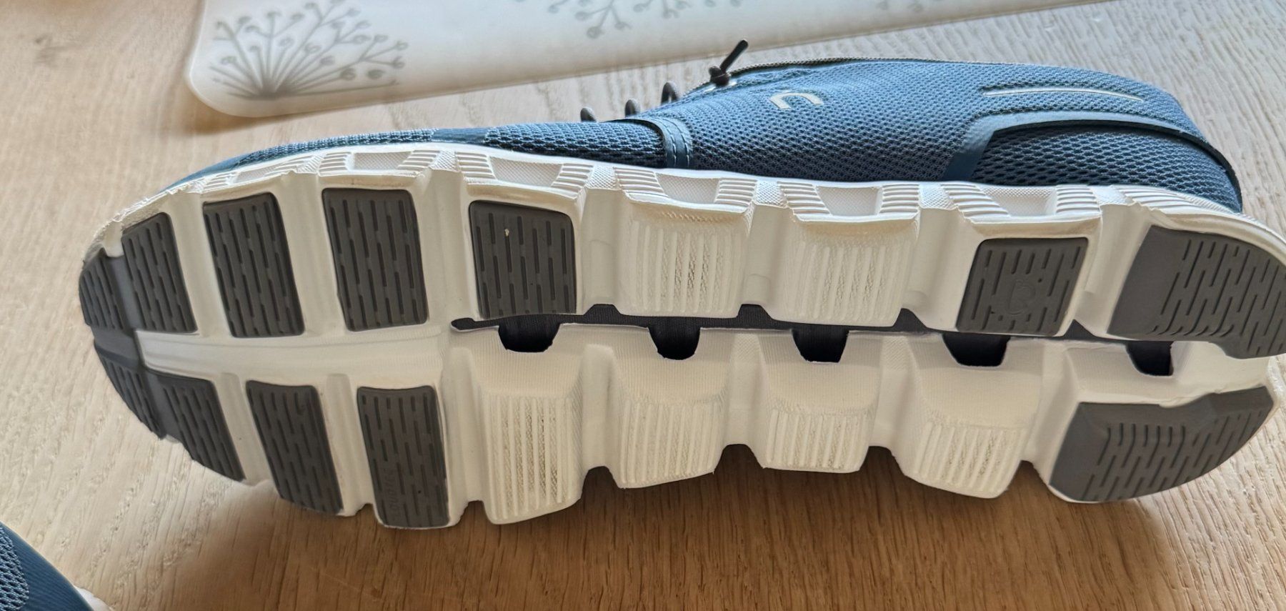 On Scarpe da uomo: On Cloud 5 – Usato da Rothrist venduto da 2six0 4