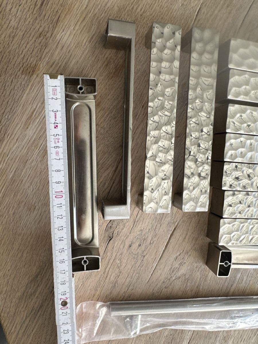 Porte: Schrank griffe  – Nuovo (secondo la descrizione) da Balzers venduto da NH1974 2