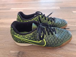 Nike Hallenschuhe Grösse 42 zu verkaufen