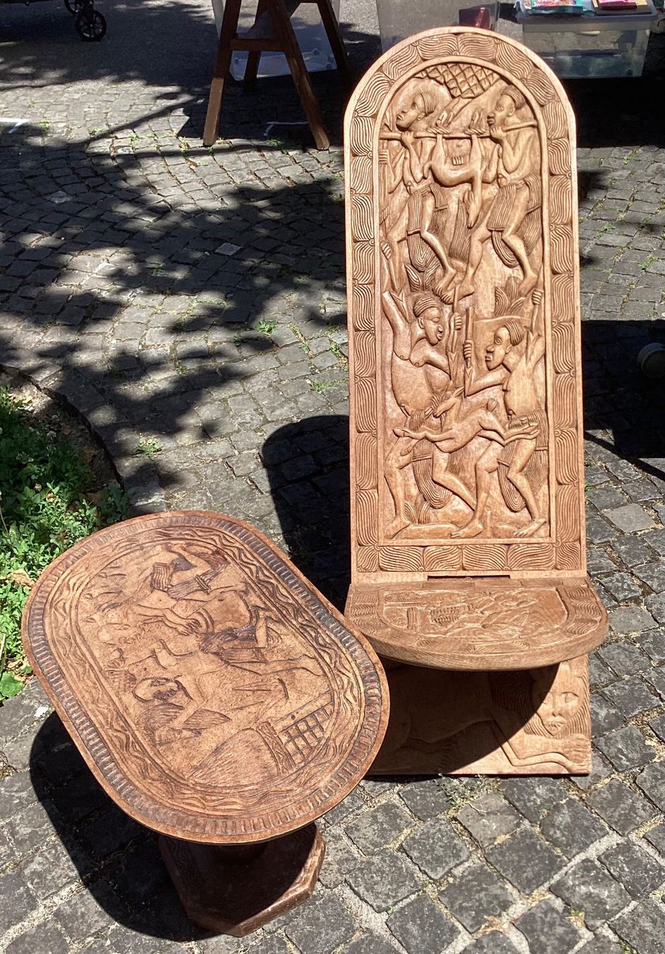 Set di tavolo e panche: Ensemble table et chaise sculptées bois artisanat Afrique – Usato da DELéMONT venduto da phi_nono 2