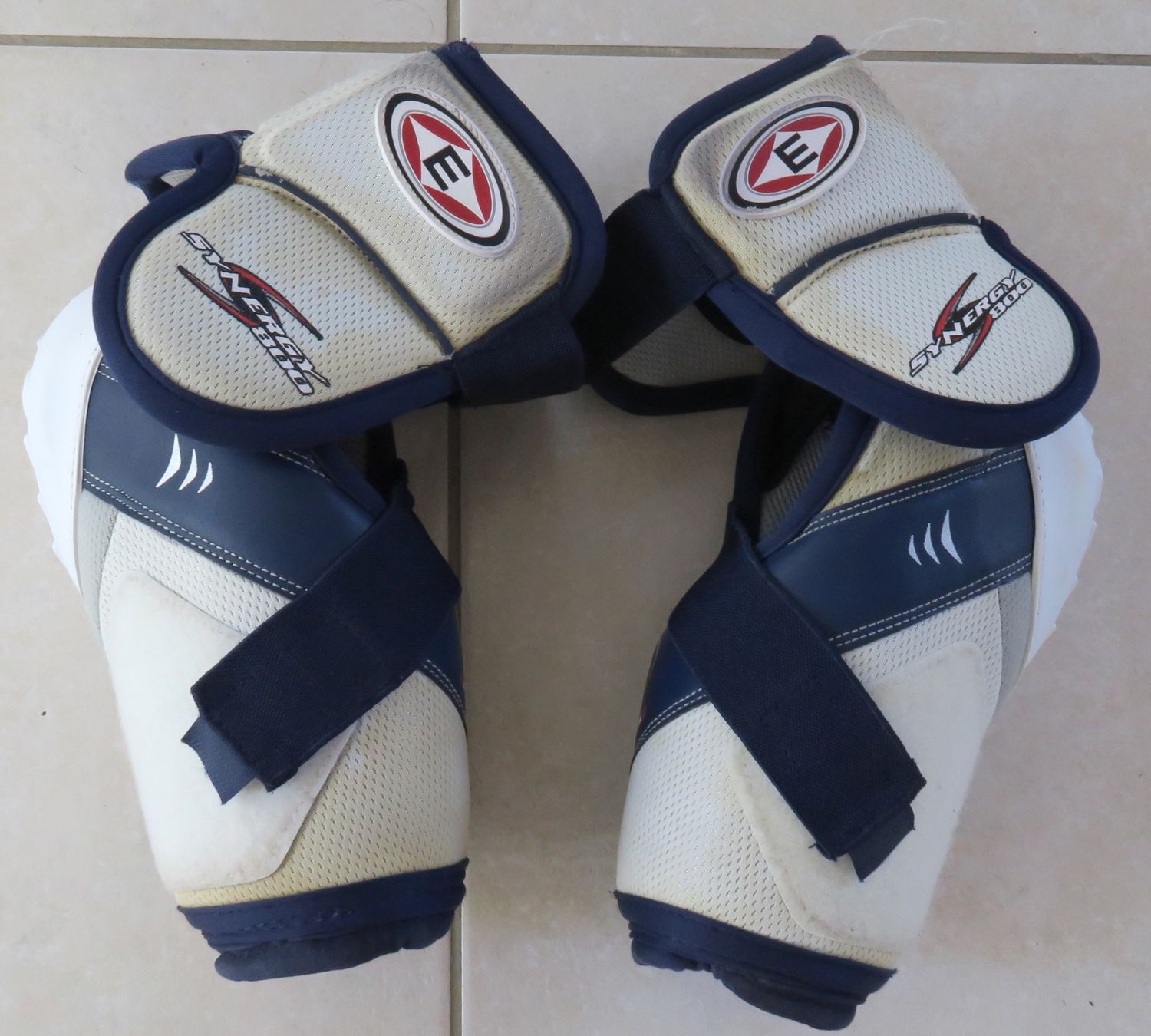 Easton Protezioni & Imbottiture: Eishockey Ellbogenschoner – Usato da Seuzach venduto da Knucklehead1200