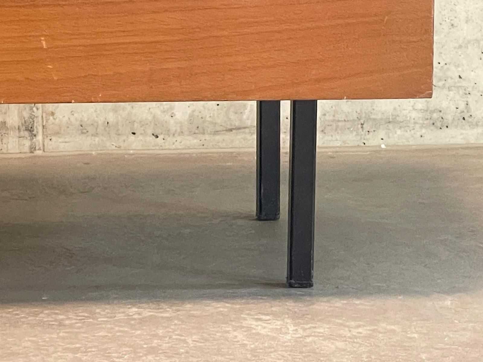 Comodini: Nachttisch mit 3 Schüben, ähnlich Victoria – Usato da Zürich venduto da starch.studio 2