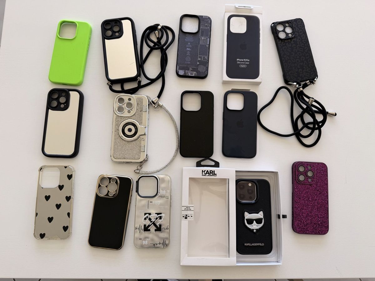 Apple Coques & Protection écran: iPhone 15 Pro Case Bundle + Free Phone Charm  – D'occasion à St-Sulpice VD par dya_9c2f