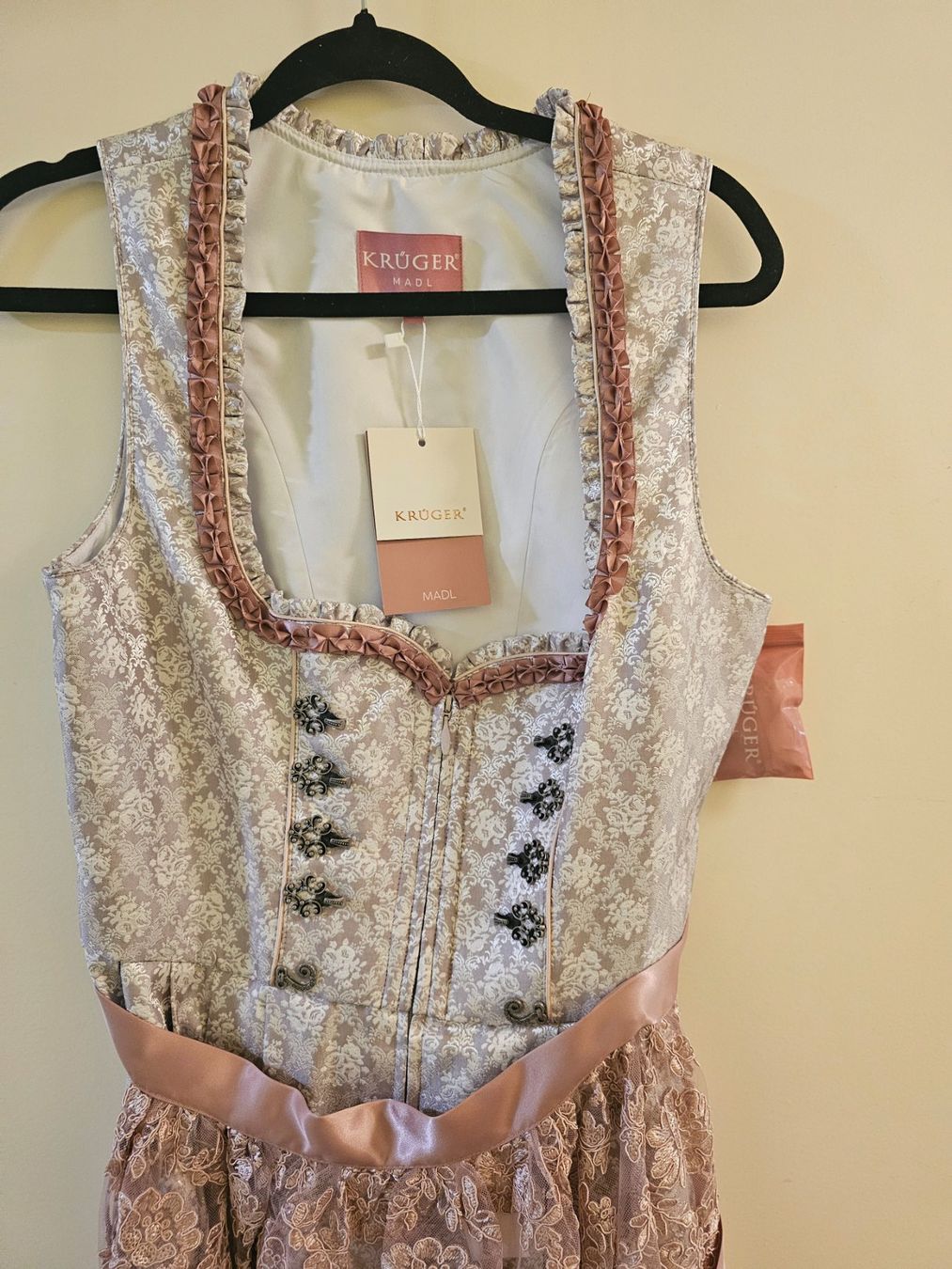 Krüger Kleider: Dirndl – Neu und originalverpackt aus Münchenstein von Barbi73 2